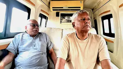 लालू यादव अपने पुराने दोस्त के साथ घूमने पहुंचे मरीन ड्राइव, बीजेपी ने कसा तंज