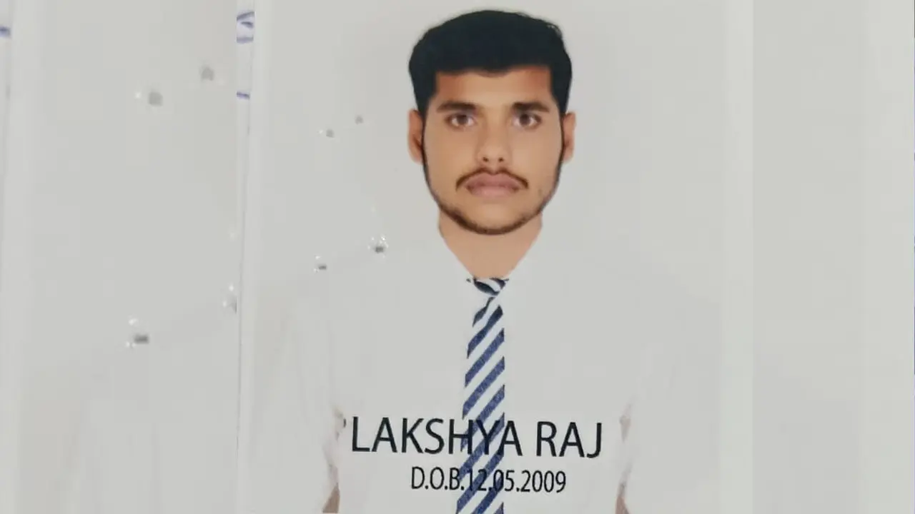 Bihar Crime: कोचिंग में जा रहे 10वीं के छात्र की गोली मारकर हत्या, जानिए क्या है पूरा मामला…