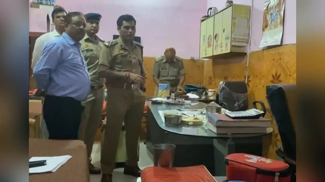 Ghaziabad News : तहसील में दोपहर दो बजे हथियार लेकर घुसे हमलावर, चैंबर में खाना खाते वकील की गोली मारकर हत्या