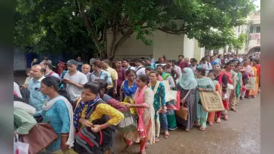 बिहार शिक्षक भर्ती परीक्षा के डॉक्यूमेंट वेरिफिकेशन के लिए उमड़ी अभ्यर्थियों की भीड़, देखें तस्वीरें