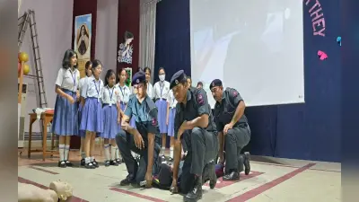 पटना के कार्मेल हाई स्कूल में आपदा से बचाव के लिए किया गया मॉक ड्रिल, SDRF ने बच्चों को दी विशेष ट्रेनिंग