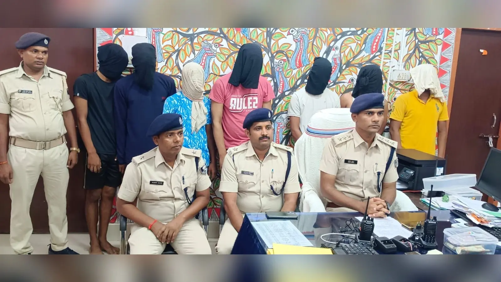 सिपाही भर्ती परीक्षा: जमुई के लॉज में बैठकर ब्लूटूथ के जरिए चोरी कर रहा था गैंग, पुलिस ने सात को किया गिरफ्तार
