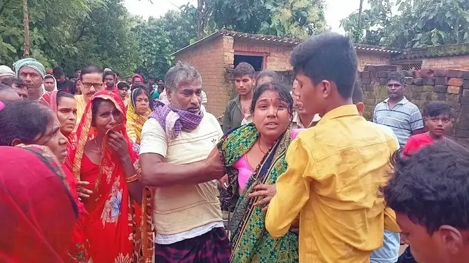 यूपी के देवरिया जमीनी विवाद में 6 लोगों की हत्या, गांव में तनाव का माहौल, पुलिस फोर्स और पीएसी तैनात