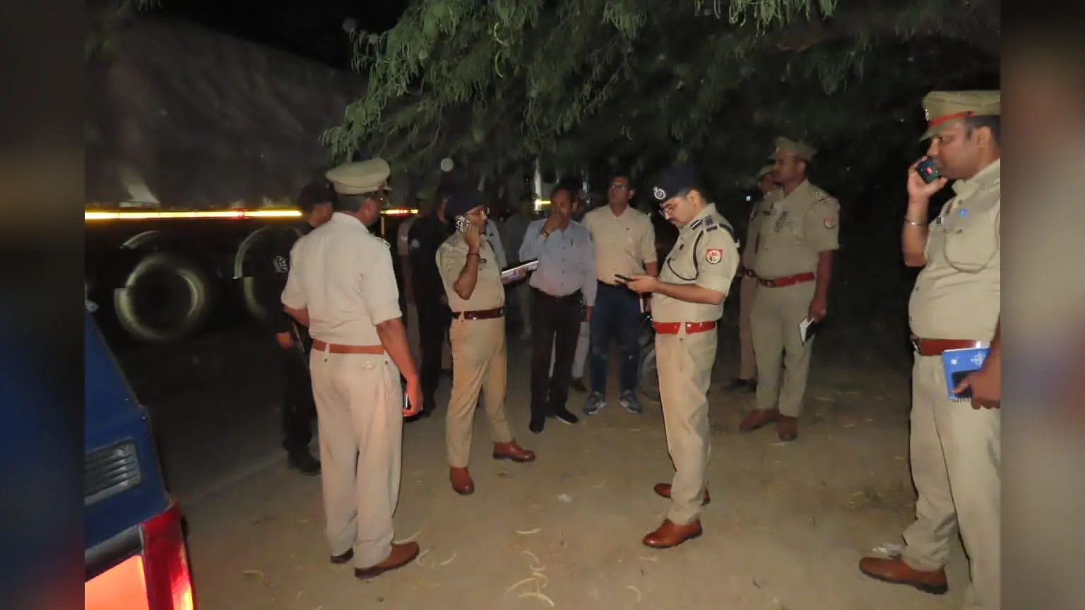 अलीगढ़ में दुकान बंद कर घर लौट रहे ज्वैलर्स को बदमाशों ने गोली मारकर 80 हजार कैश , सोने के आभूषण लूटे