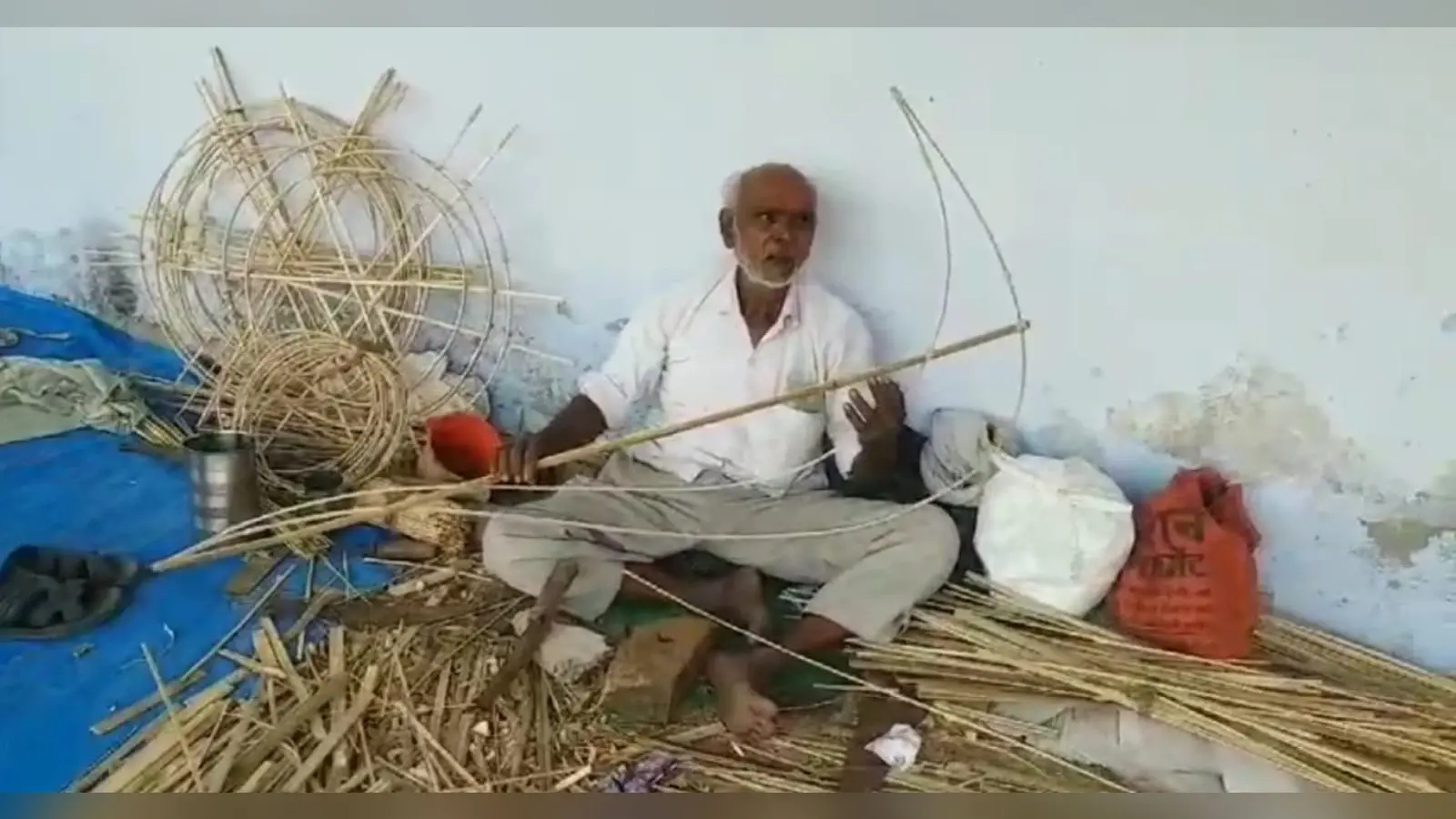 अलीगढ़: दहन से पूर्व हंसेगा रावण-घूमेगी गर्दन और दिखेगी सोने की लंका, मुस्लिम परिवार ने खास तरह से किया तैयार
