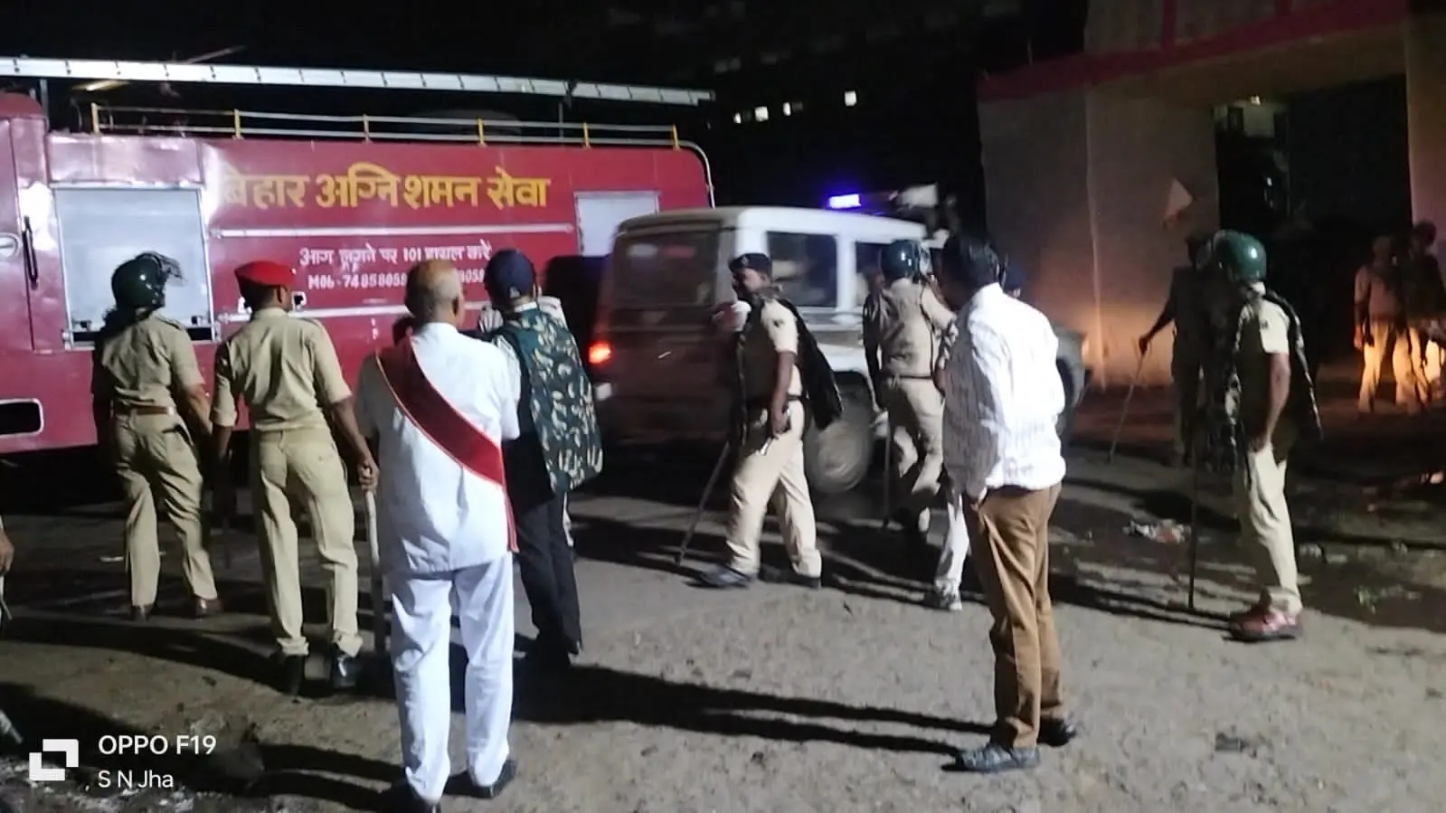बेगूसराय में मूर्ति विसर्जन के दौरान रोड़ेबाजी व तोड़फोड़, इलाके में पुलिस कर रही कैंप, कई उपद्रवी अरेस्ट