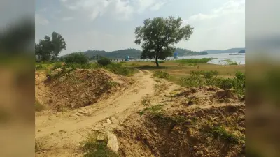 Exclusive : सरकारी कागज पर तैर रहीं 50 लाख की नावें, स्थल पर जाने के लिए सही रास्ता व अन्य सुविधाएं नहीं