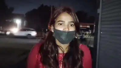 Aligarh : न्याय की गुहार लगाने पहुंची लड़की को थाने में घंटों बैठाया, वीडियो वायरल हुआ तो हरकत में आई पुलिस