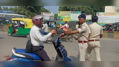सासाराम: ट्रैफिक नियम तोड़ने वाले वाहन चालक हो जाएं सावधान, अभियान चलाकर काटे गए चालान की तस्वीरें देखें