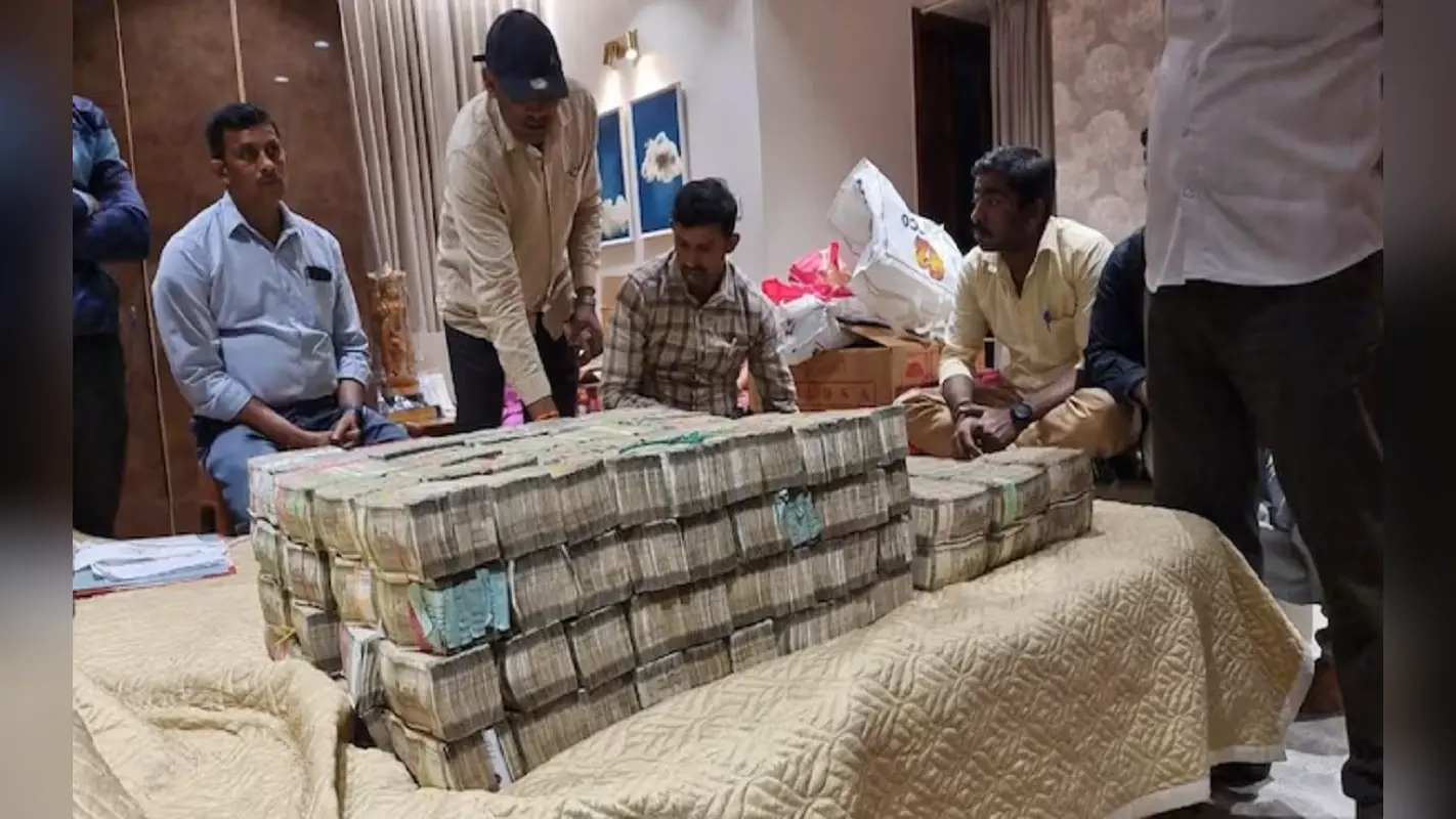 Karnataka: भाजपा विधायक का बेटा 40 लाख रुपये घूस लेते रंगेहाथ गिरफ्तार, विधायक आवास से मिले 6 करोड़