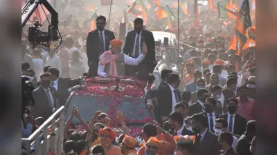 Gujarat: भुज में PM मोदी ने रोड शो के साथ स्मृति वन भूकंप संग्रहालय का किया उद्घाटन