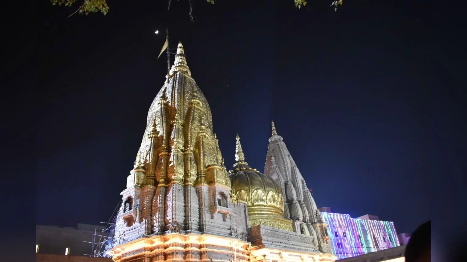 Varanasi: बाबा का दरबार बम-बम डबल हो गई इनकम, काशी विश्वनाथ मंदिर पर इतना बरसा धन कि टूटे सारे रिकॉर्ड