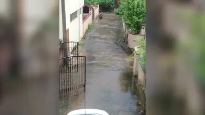 Ranchi: बारिश में नाले में तब्दील हो जाता है रमण लेन, सुध नहीं ले रहे पार्षद
