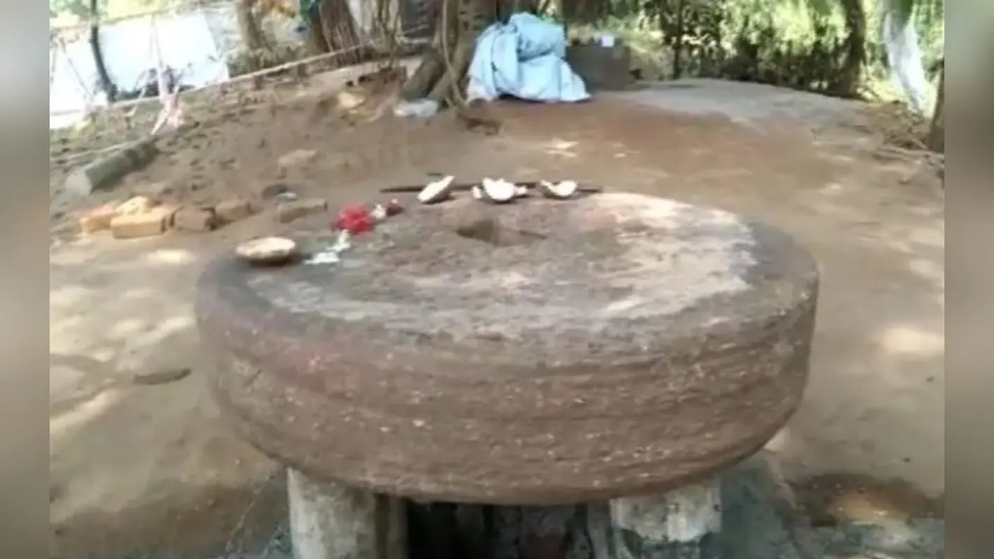 ओडिशा की खबरें : कंधमाल में मिला महाभारत कालीन पहिया, इसी रथ पर कृष्ण ने अर्जुन को दिया था ज्ञान