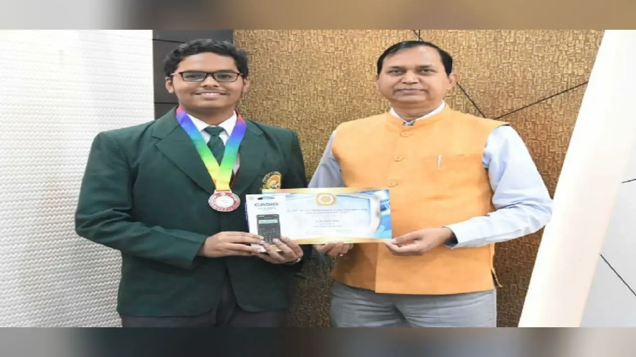 बोकारो के छात्र उत्कर्ष राज ने बढ़ाया झारखंड का मान, अंतरराष्ट्रीय गणित टीम चैंपियनशिप में जीता रजत पदक