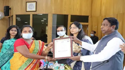 महिला दिवस सप्ताह : महिला मेट व लाभार्थी हुए सम्मानित, महिला सशक्तीकरण पर क्या बोले मंत्री आलमगीर आलम