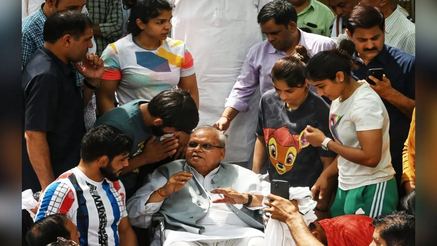 Wrestler Protest: पहलवानों के समर्थन में उतरे सत्यपाल मलिक, कहा- यह शर्मनाक है कि इंसाफ के लिए सड़क पर..