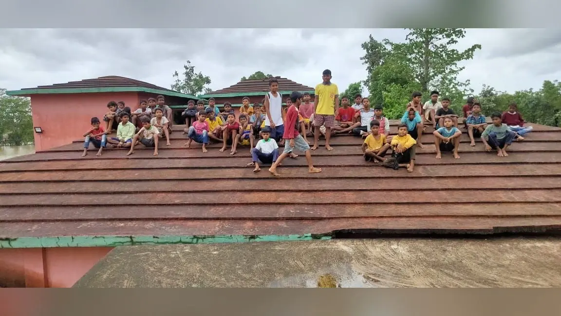 Yaas Cyclone Update In Jharkhand : चक्रवाती तूफान यास से सरायकेला में उफनी नदियां, जान-माल की सुरक्षा को लेकर एनडीआरएफ की टीम तैनात