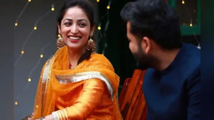 यामी गौतम की खूबसूरती को निहारते रह गये आदित्य धर, मेहंदी से लेकर लेकर शादी तक की ये अनदेखी PHOTOS