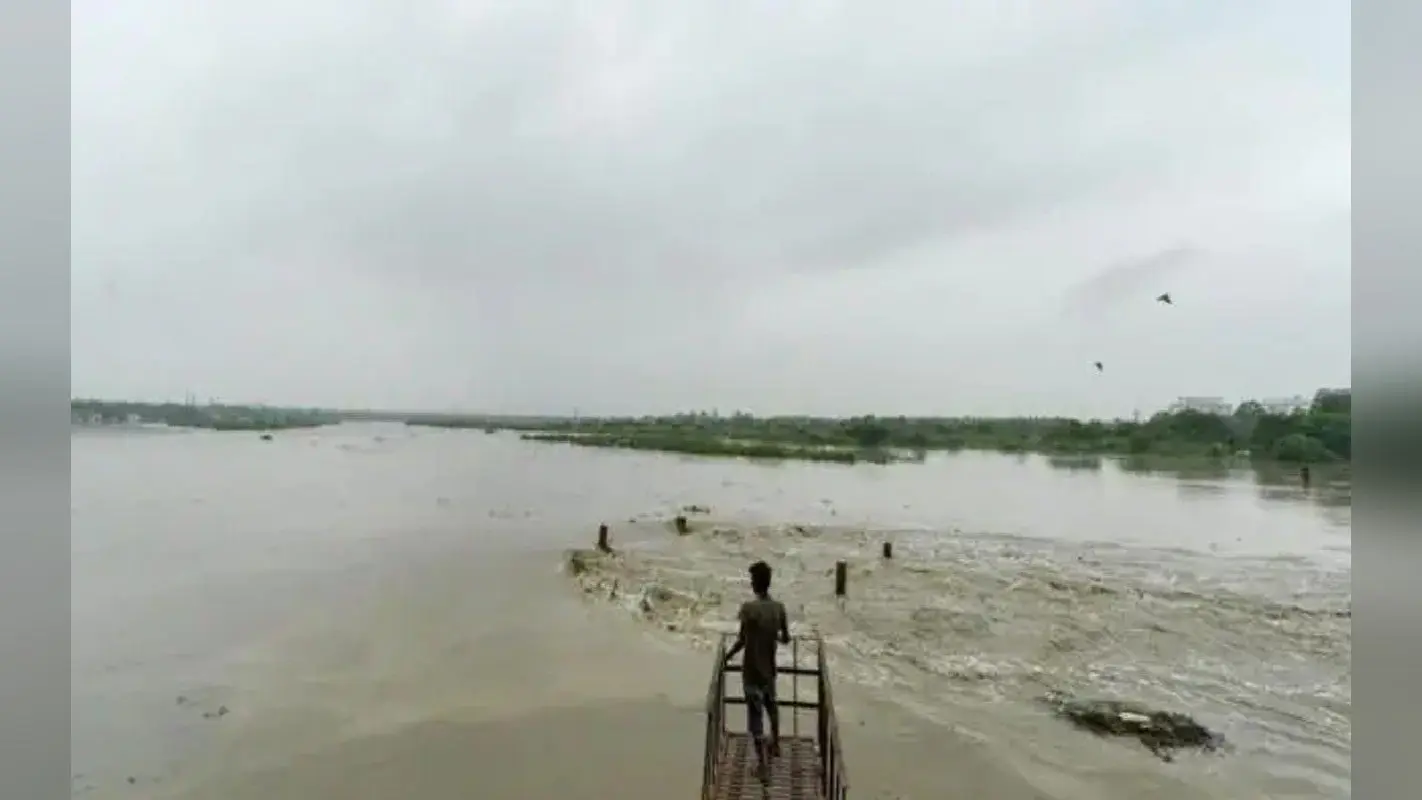 Yamuna: यमुना को प्रदूषण मुक्त बनाने के लिए सीवेज ट्रीटमेंट प्लांट की क्षमता का हो रहा है विकास