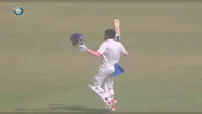 Ranji Trophy: यश धुल की चमक बरकरार, रणजी ट्रॉफी डेब्यू मैच में जमाया शतक