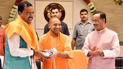 CM योगी ने किया तमंचा कल्चर की जगह लैपटॉप कल्चर देने का वादा, जनता से मांगा निकाय बोर्ड का ‘ ट्रिपल इंजन ‘