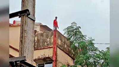 Ranchi News: 6 घंटे हाई वोल्टेज ड्रामा के बाद युवक ने चौथे माले से लगायी छलांग, रिम्स में स्थिति गंभीर