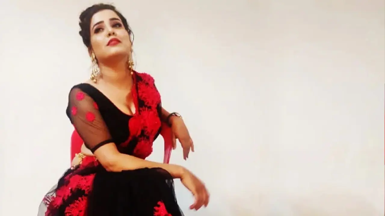 खेसारी लाल को सुशांत सिंह बनाने की साजिश? एक्टर के काजल राघवानी से विवाद में जोया खान की एंट्री