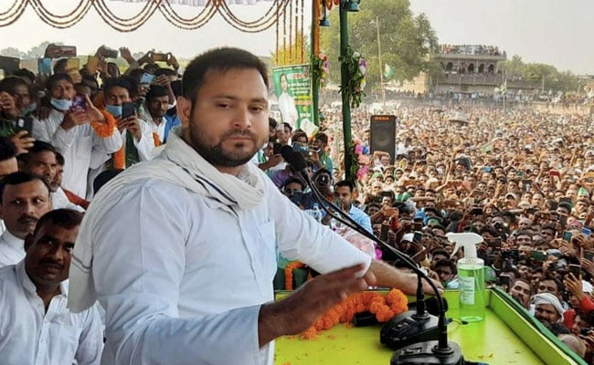 Bihar Election 2020: 10 लाख नौकरी देने में पैसे कम पड़े तो कटेगी CM और विधायक की सैलरी, तेजस्वी ने किया बड़ा ऐलान