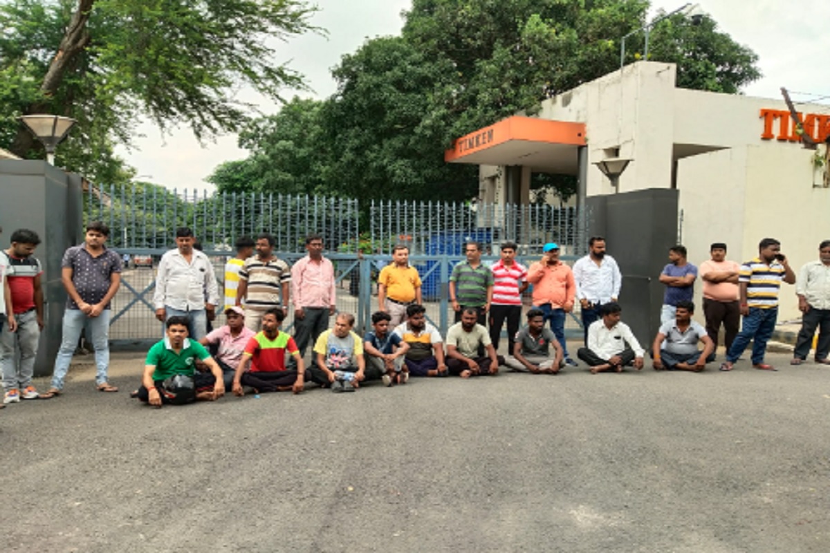 जमशेदपुर के टिमकेन कंपनी में मजदूर की मौत, धरने पर बैठे परिजनों ने लगाया प्रबंधन पर गंभीर आरोप