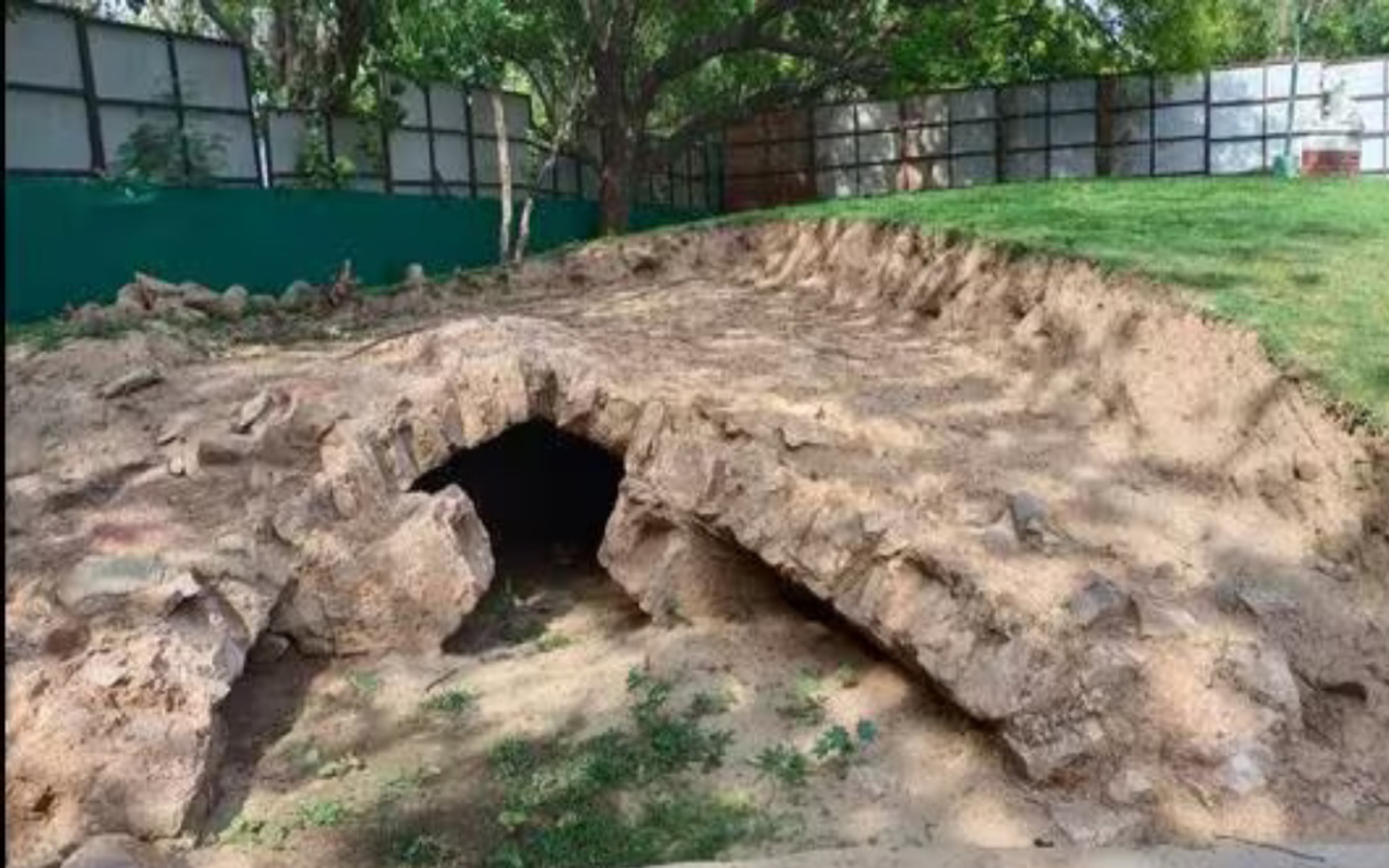 Delhi: सड़क बनाने के लिए खुदाई के दौरान मिली अलाउद्दीन खिलजी वंश की सुरंग