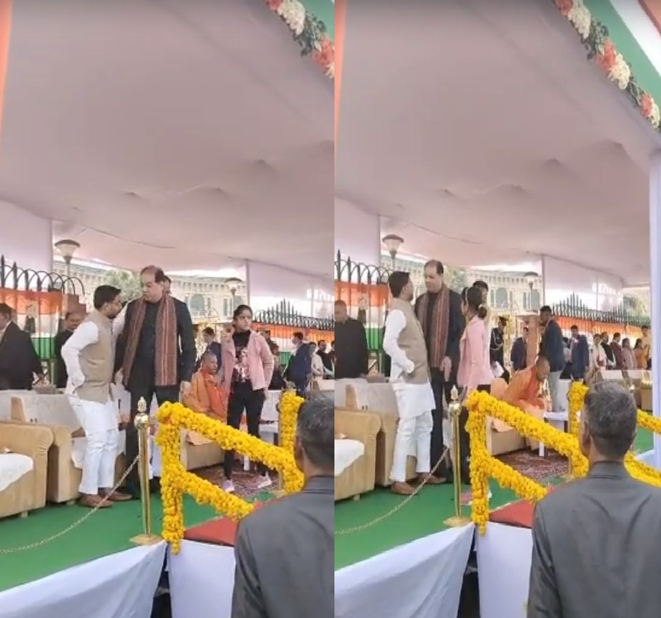 Viral Video: गणतंत्र दिवस के कार्यक्रम में सीट को लेकर बच्चों की तरह भिड़ते दिखे पूर्व मंत्री और दानिश अंसारी