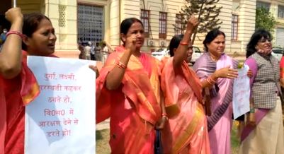 Womens Day: महिला दिवस पर विधानसभा और लोकसभा में महिलाओं को 50% आरक्षण देने की उठी मांग, तर्क- पंचायती राज