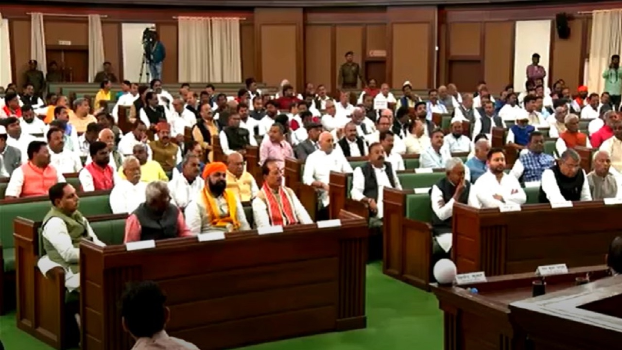बिहार विधानसभा: नीतीश कुमार की एंट्री पर भाजपा ने जय श्री राम के नारे लगाए,माले ने अदाणी मुद्दे पर BJP को घेरा