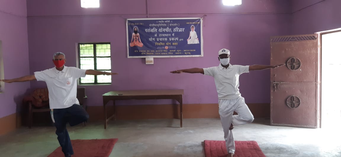 झारखंड के कुजू कोयलांचल में योग की अलख जगा रहे हैं महेश धोबी व ददन प्रसाद