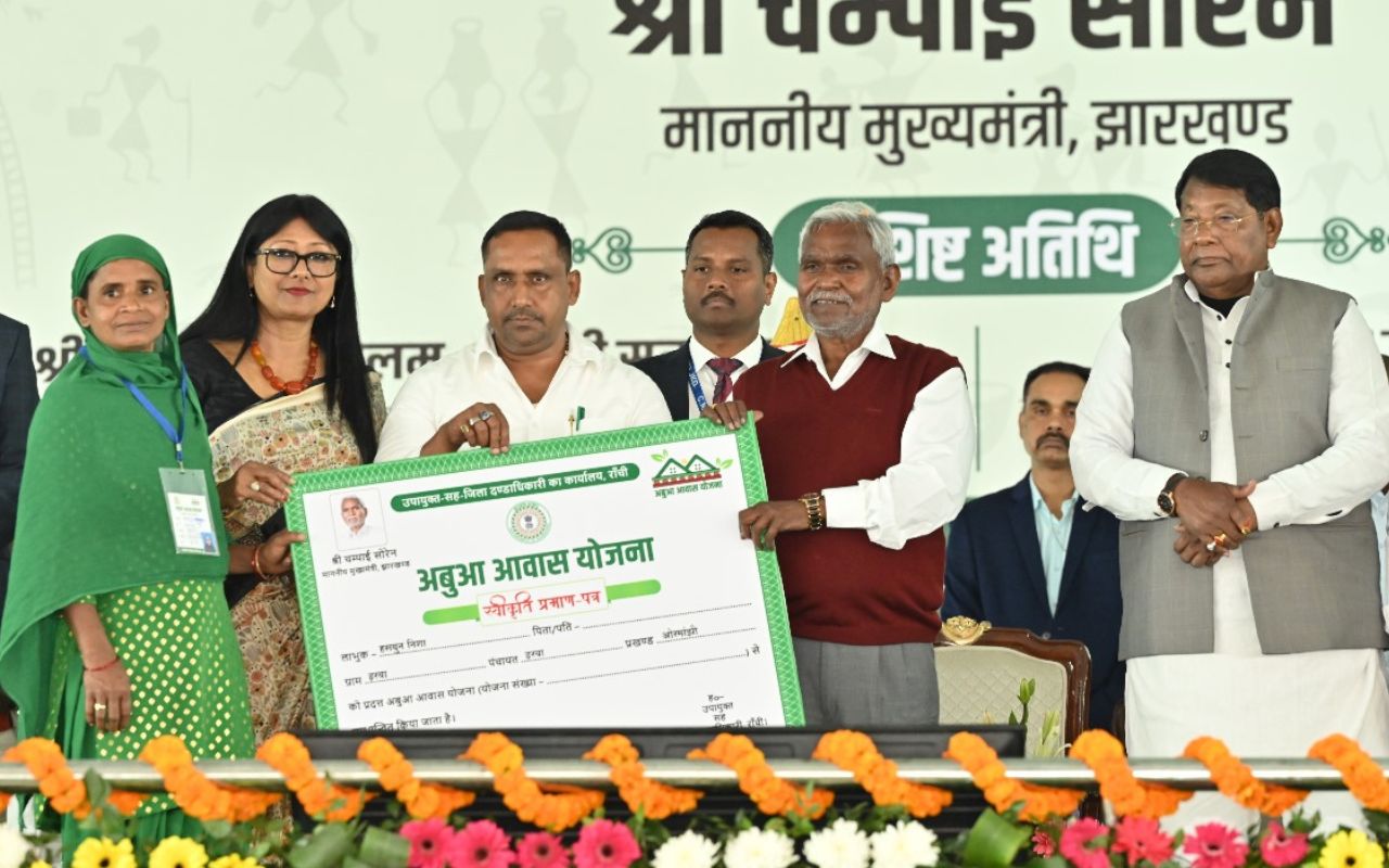 चंपाई सोरेन केंद्र सरकार पर बरसे, कहा- कहते हैं कि बहुत योजनाएं दी, पर क्या गरीबों को घर मिला