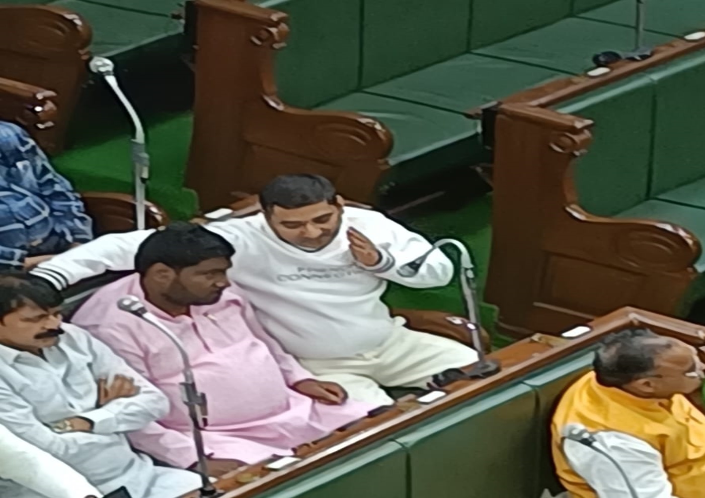 बिहार में महागठबंधन को लगा एक और बड़ा झटका, कांग्रेस-राजद के तीन विधायक बीजेपी में शामिल