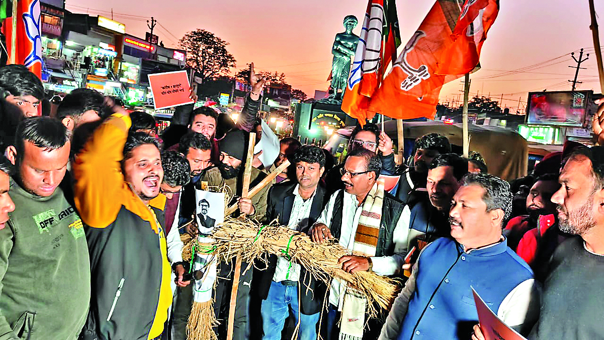 धीरज साहू की गिरफ्तारी की मांग तेज, झारखंड बीजेपी का प्रदर्शन आज, कांग्रेस ने कहा- राजनीतिक रंग न दें