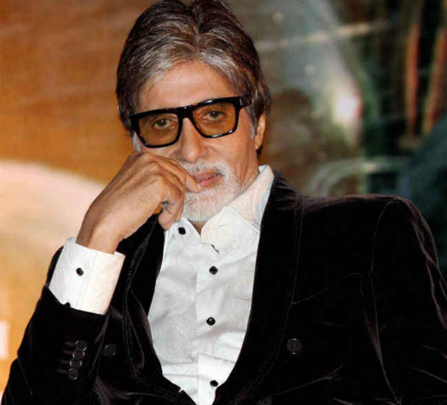 देखें : पेंसिल की नोक पर उकेर अमिताभ का चित्र…