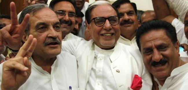 स्याही विवाद: चुनाव आयोग ने हरियाणा विधानसभा अधिकारी को अभ्यारोपित किया