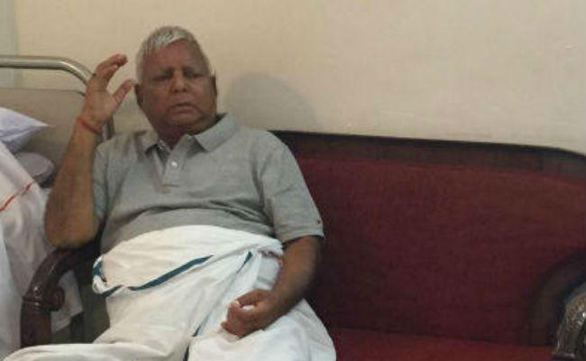 15 दिन में चारा घोटाला के आरोपी लालू को तीसरी बार आया चक्कर, गिरते-गिरते बचे
