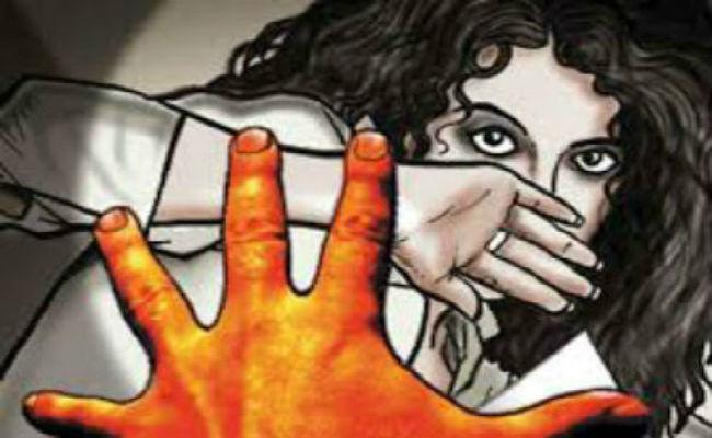झोलाछाप डॉक्टर ने अपने क्लीनिक में काम करने वाली महिला की नाबालिग बेटी से किया दुष्कर्म, मामला दर्ज