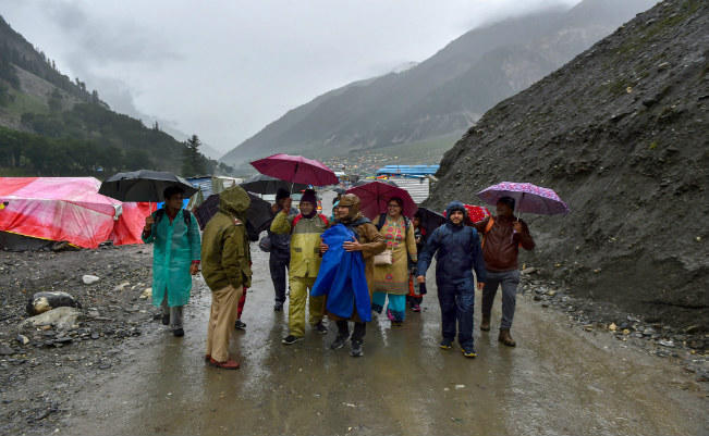 निलंबित रहने के बाद फिर शुरू हुई अमरनाथ यात्रा