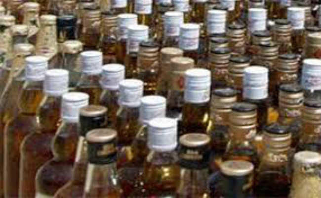 तलाशी के दौरान भारी मात्रा में अवैध शराब जब्त