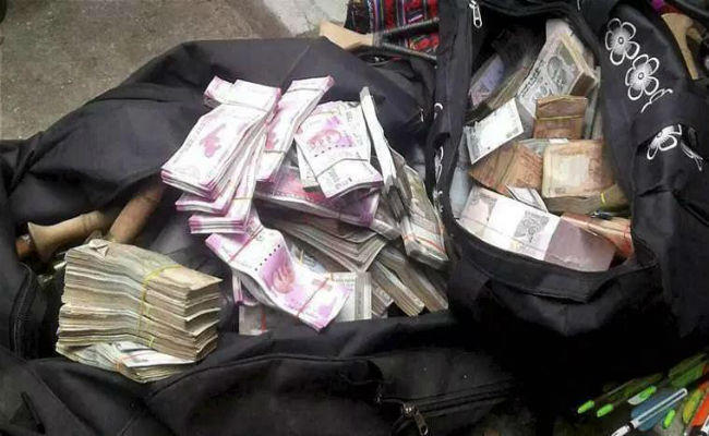 पीएफ के सहायक कमिश्नर की 2.90 करोड़ की संपत्ति जब्त