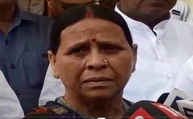 पटना : राबड़ी देवी ने नीतीश व मोदी पर साधा निशाना