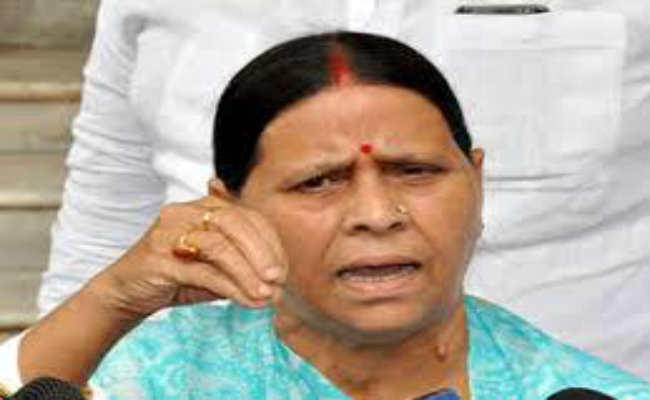 लालू परिवार के लिए प्रतिष्ठा की सीट बनी पाटलिपुत्र, आंचल फैला राबड़ी देवी मांग रहीं वोट