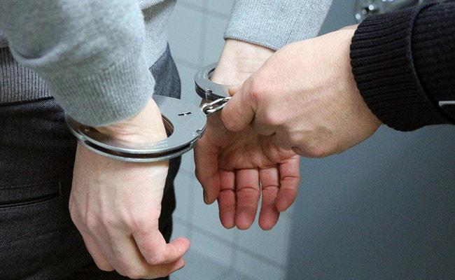 ऋण दिलाने के नाम पर ठगी के आरोप में आठ गिरफ्तार