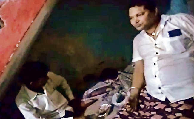 गर्ल्स हॉस्टल में छलकता है जाम, छात्राओं ने खोले राज