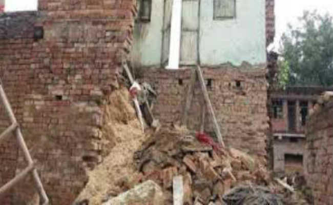 रामपुर मुहल्ला और बोधगया में सात मकान गिरे, दो लोग घायल